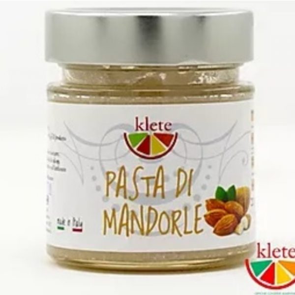 Pasta di mandorle